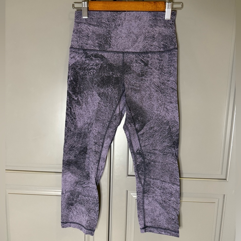 Lululemon Align High-Rise Crop 23” - like new - size 6 purple/black